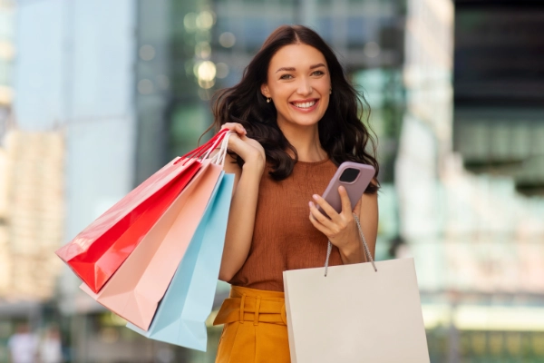 Yulia Goes Shopping At The Outlets 600X400
